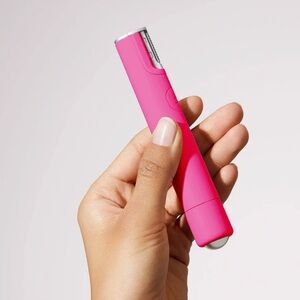 DERMAFLASH 
MINI Precision Peach-Fuzz Removal Device